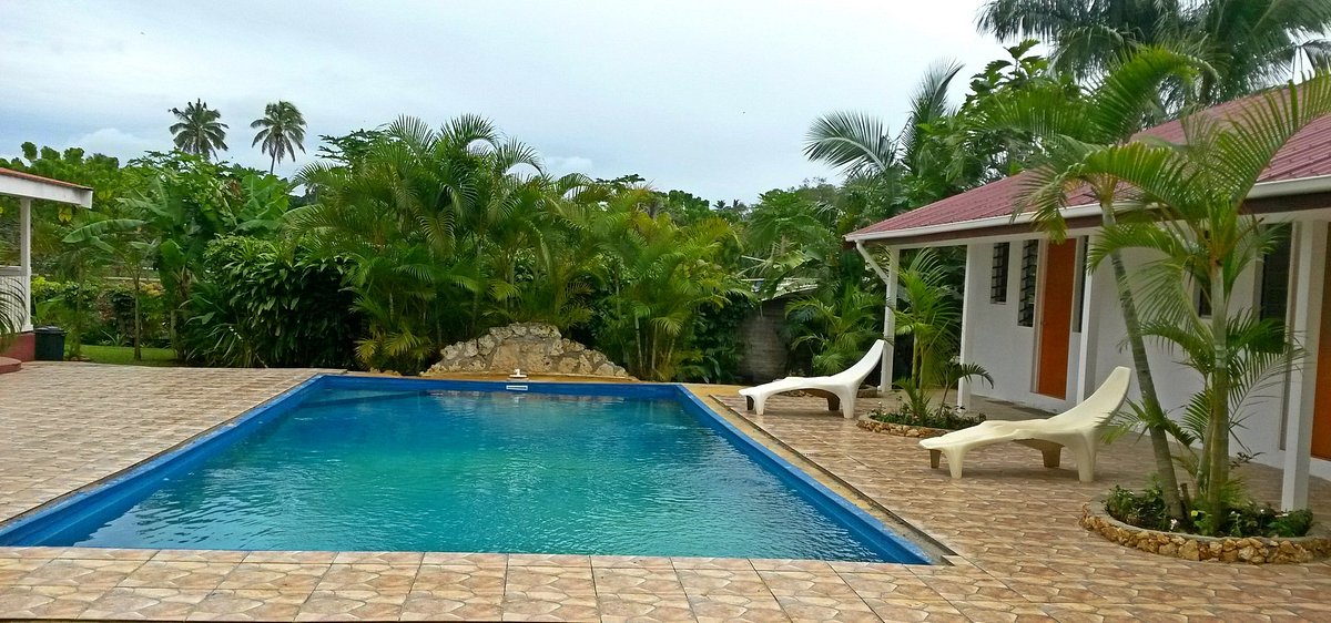 https://dynamic-media-cdn.tripadvisor.com/media/photo-o/0d/b2/4c/e5/the-tropical-villa.jpg?w=1200&h=-1&s=1