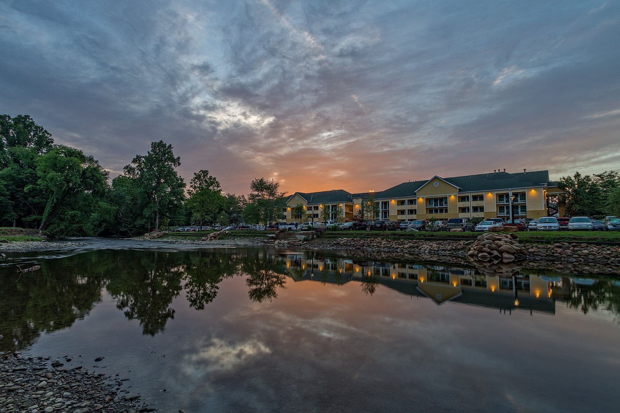 Hotel photo 22 of Econo Lodge Riverside.