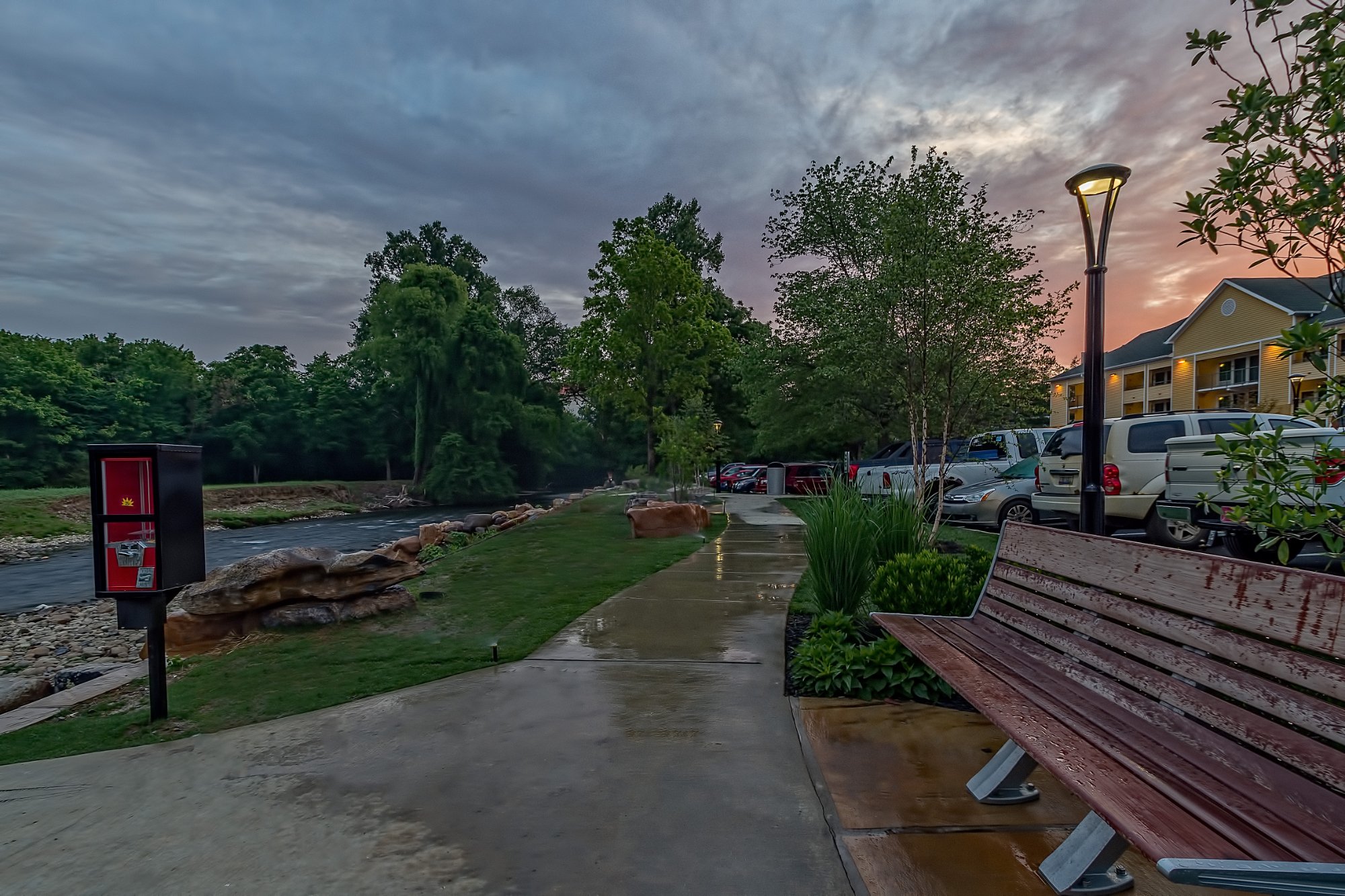 Hotel photo 34 of Econo Lodge Riverside.