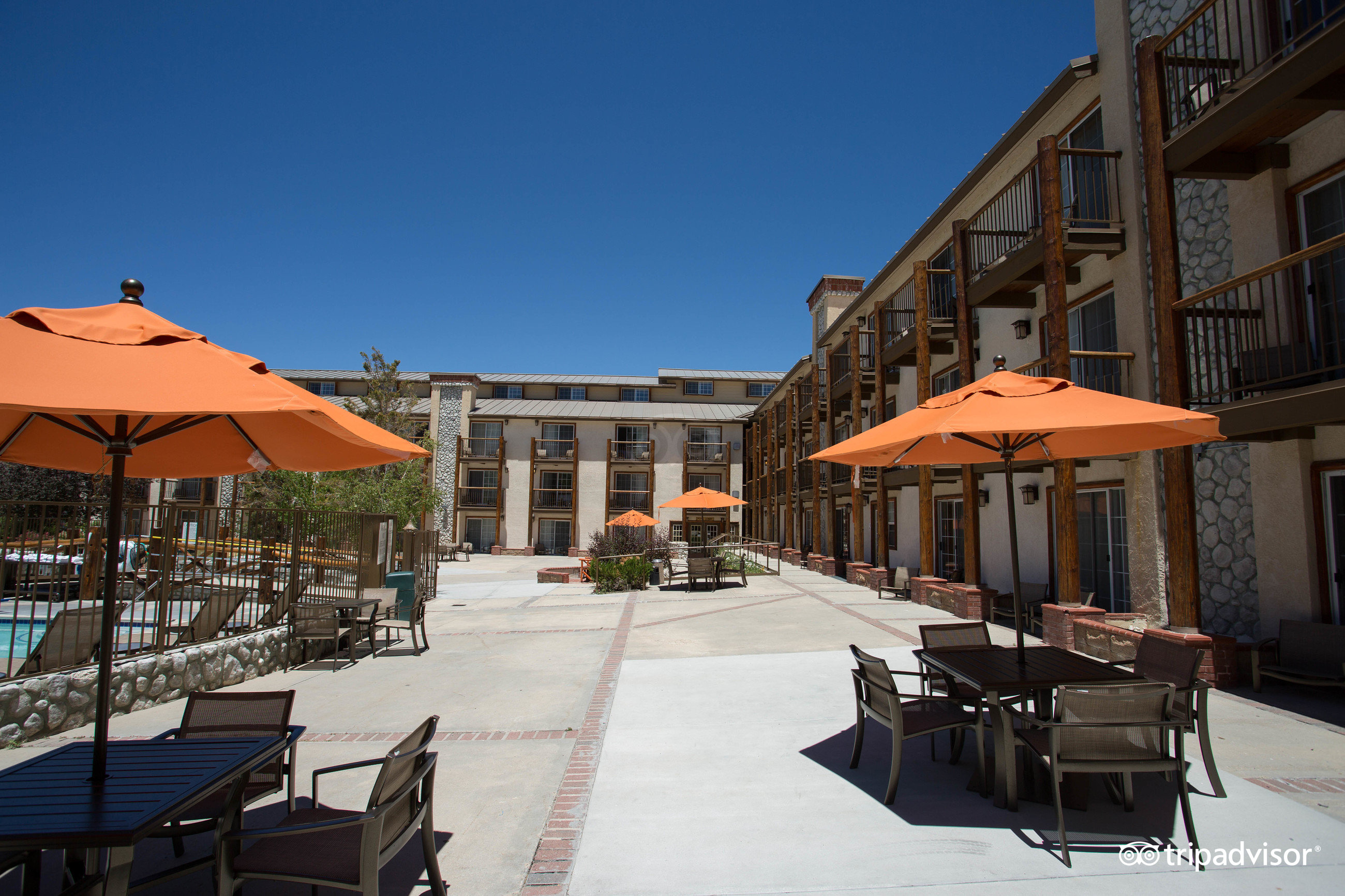 HOLIDAY INN RESORT THE LODGE AT BIG BEAR LAKE AN IHG HOTEL Updated   Patio  V14804241 