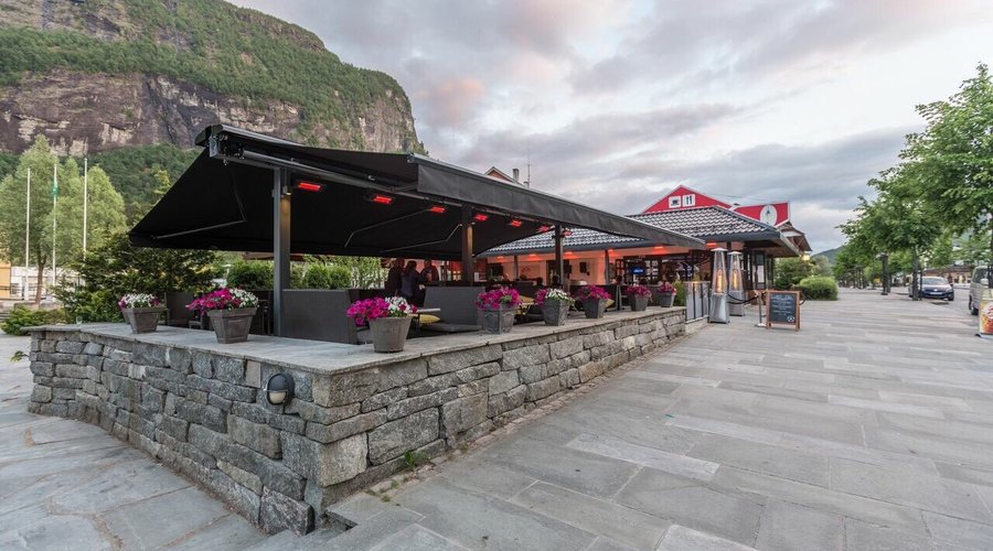 Slik ser den nyoppussa uterestauranten på Isehaug Kafeteria ut :)