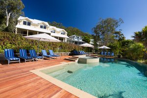 Pool & Beach