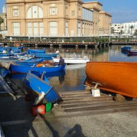 Porto con il Teatro Margherita sullo sfondo