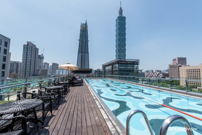 Humble House Taipei, Curio Collection by Hilton – Pool: Fotos und ...