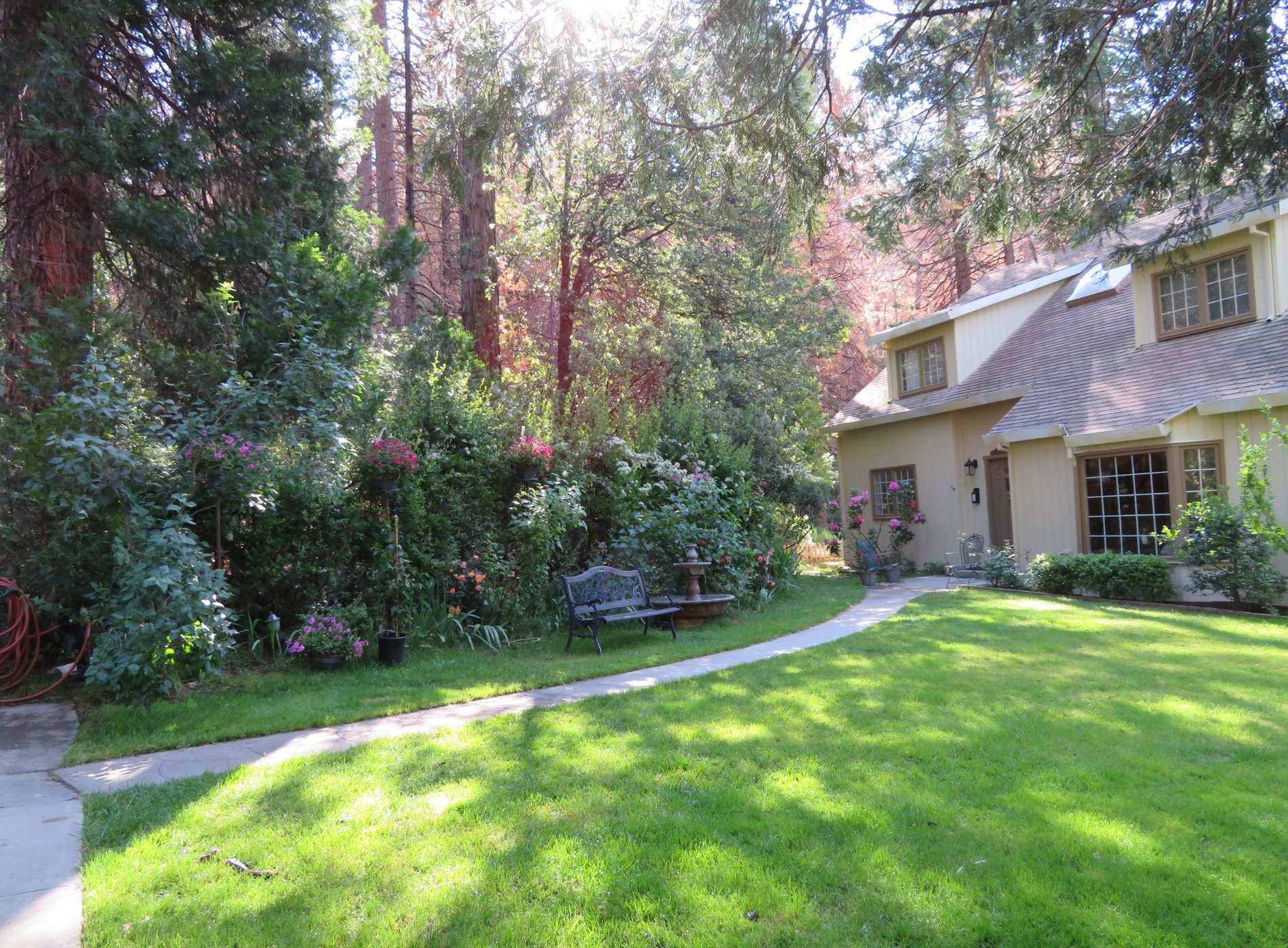Highland House Yosemite Vacation Rental by null
