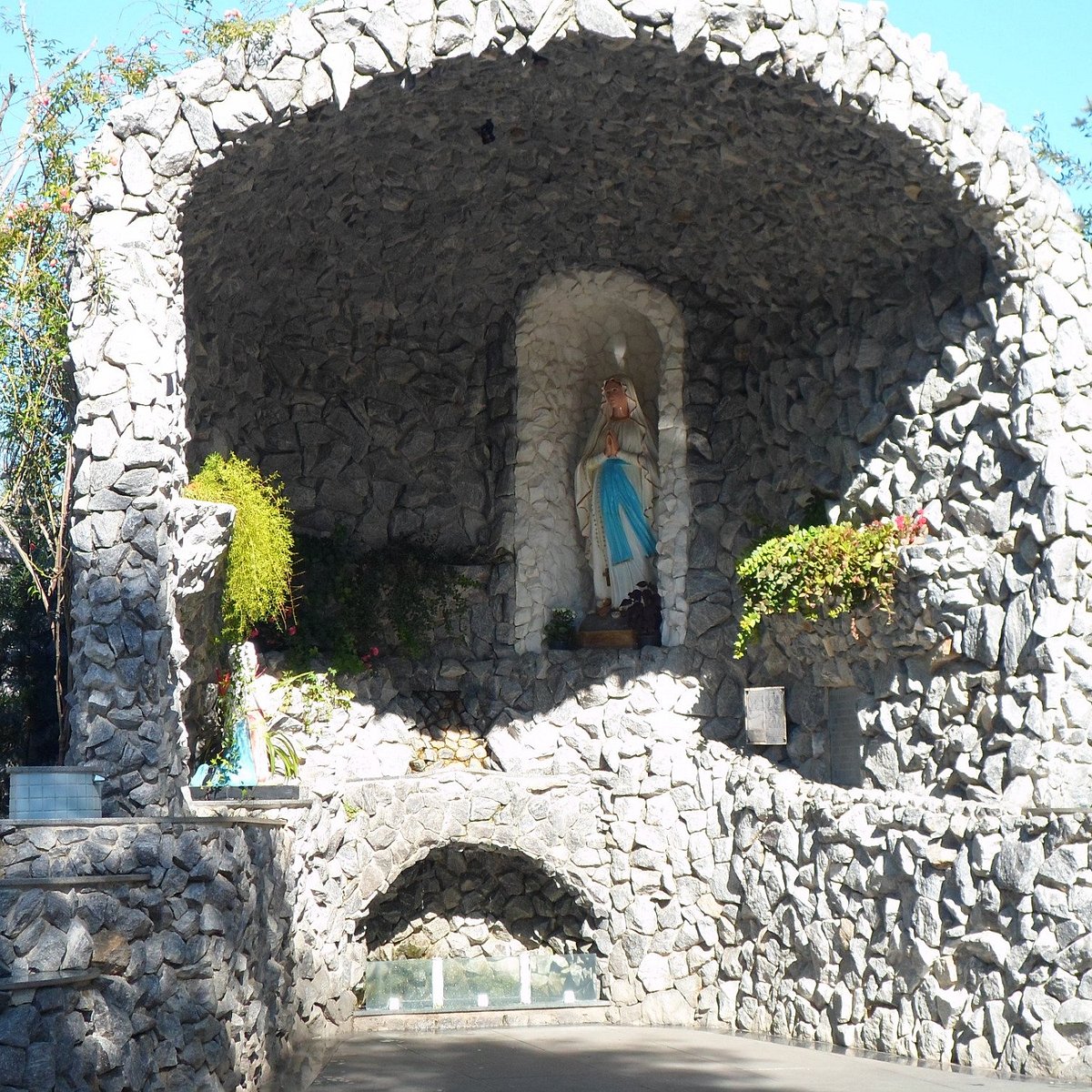 Gruta Nossa Senhora de Lourdes (Guaratinguetá) - ATUALIZADO 2023 O que  saber antes de ir - Sobre o que as pessoas estão falando - Tripadvisor