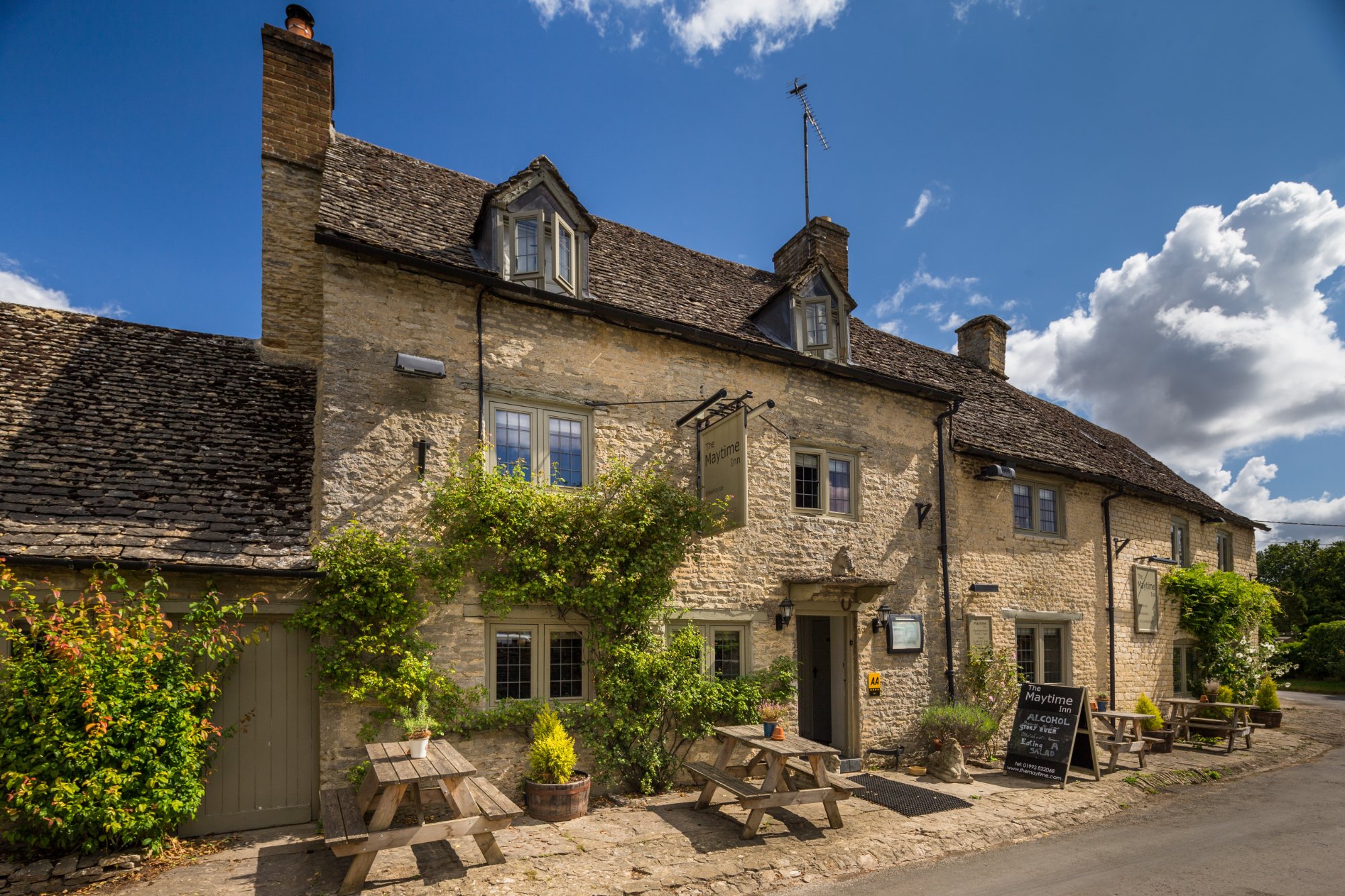 THE THREE HORSESHOES ASTHALL - Updated 2024 Reviews, Photos & Prices