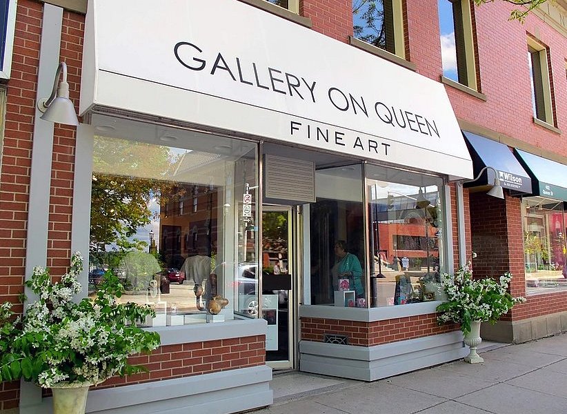 Gallery on Queen image