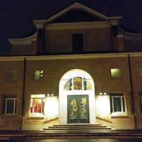 La struttura vista dal parcheggio