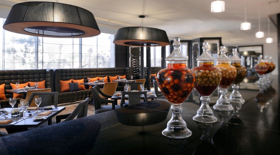 Horizon seating area