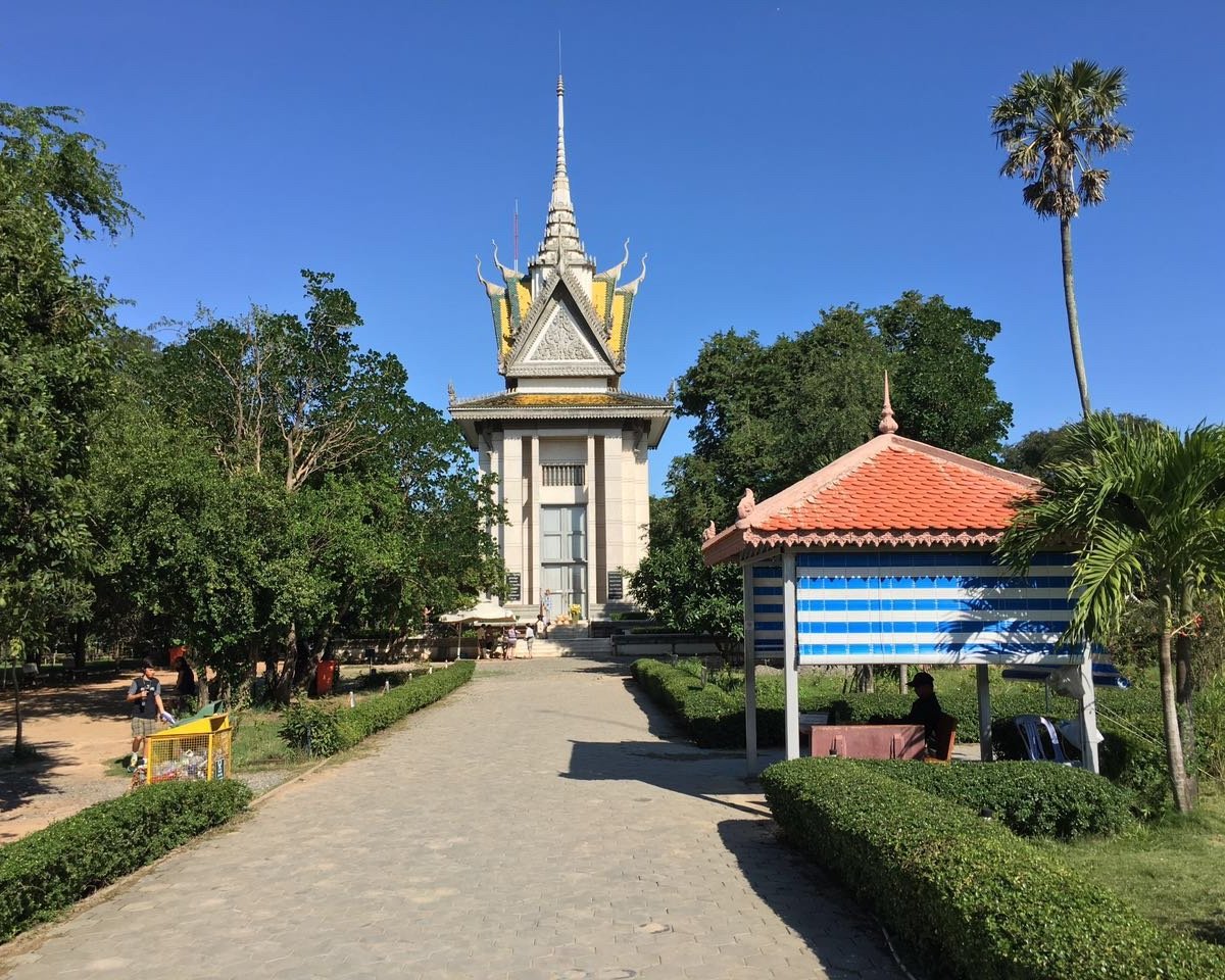 khmer rouge killing fields and genocide