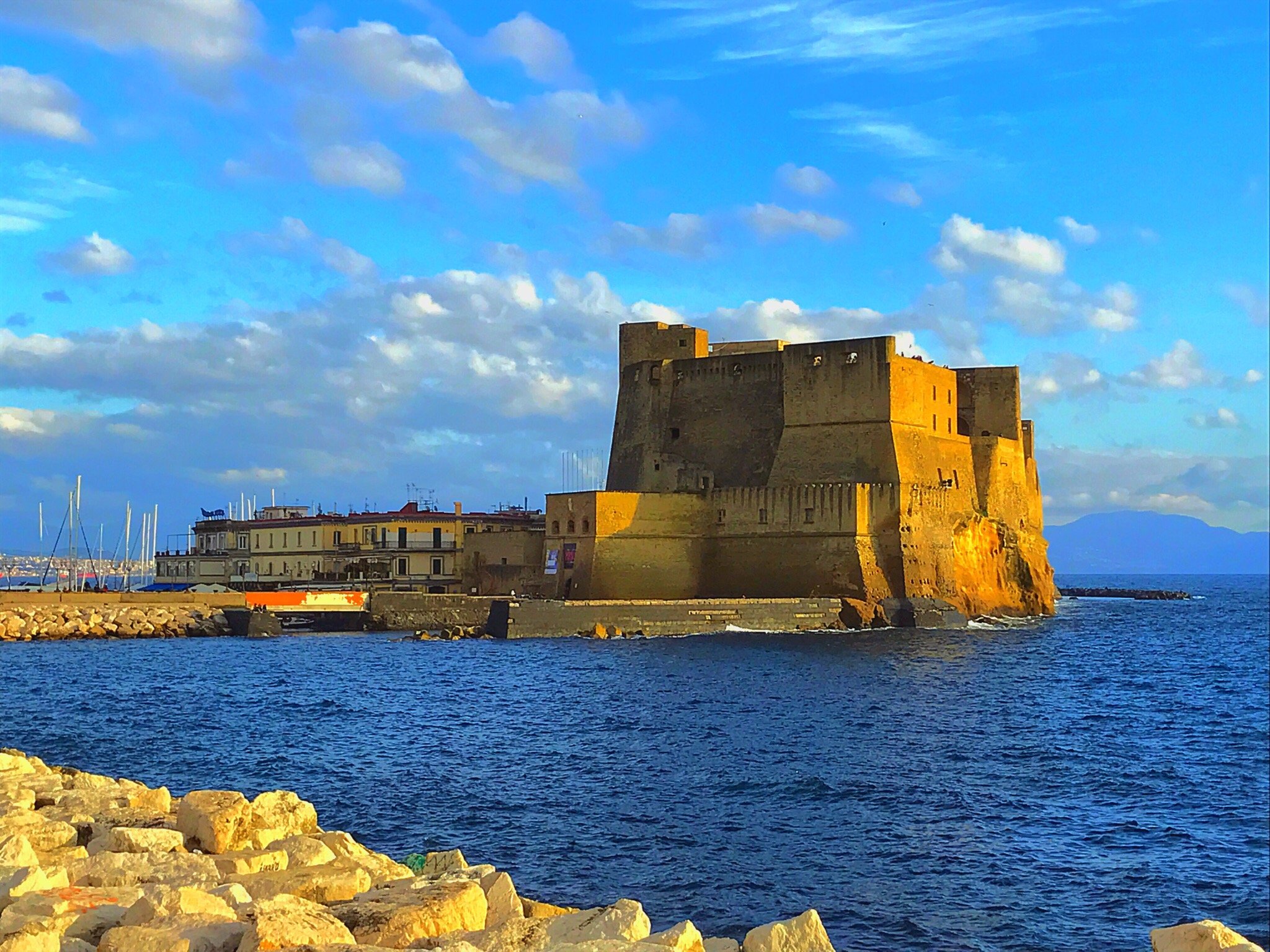 Castle del’Oro, Naples popular