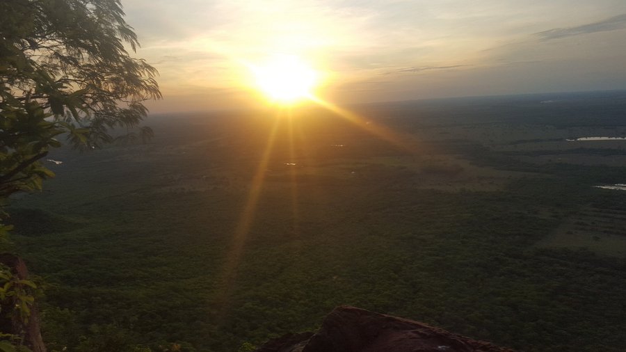 Recarregando as energias com a vista do pôr do sol