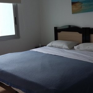 Cama amplia y cómoda. Vista al mar