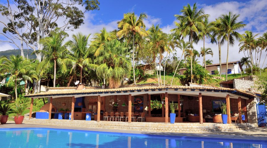Lounge & Pool
