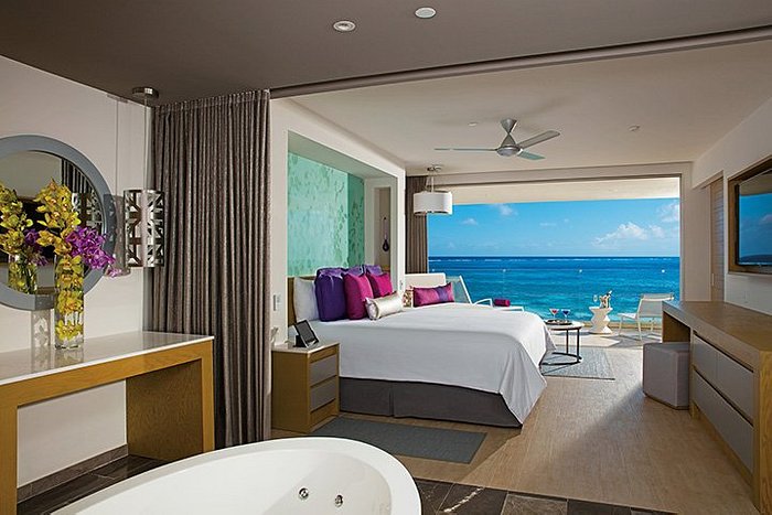 Breathless Riviera Cancun Resort & Spa Rooms: Pictures & Reviews ...