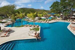 Piscina e praia