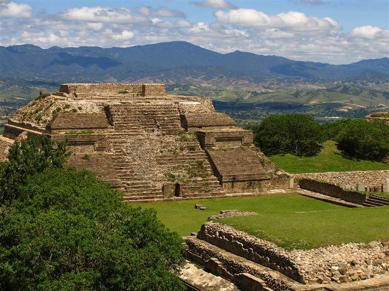 Monte Albán, Oaxaca chứa những tàn tích được bảo tồn của thành phố Zapotec