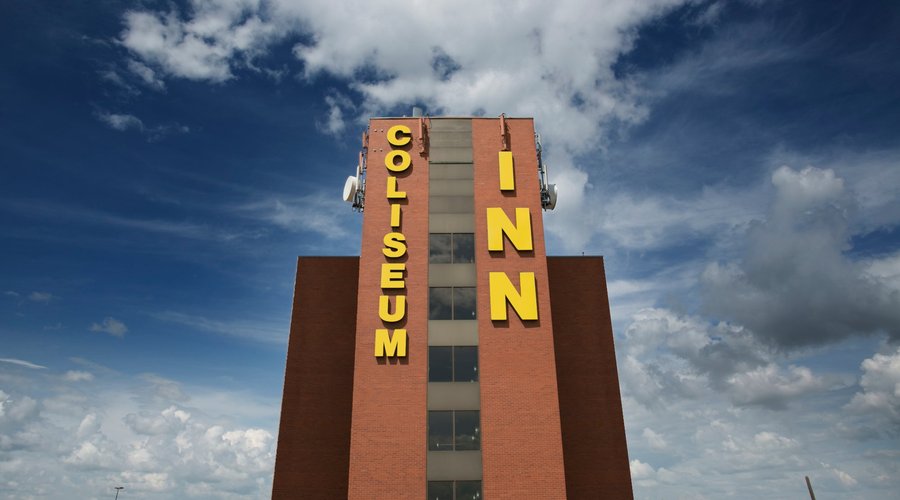 Coliseum Inn - Front View
