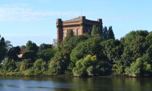 Die umgedrehte Kommode in der Bremer Neustadt. 