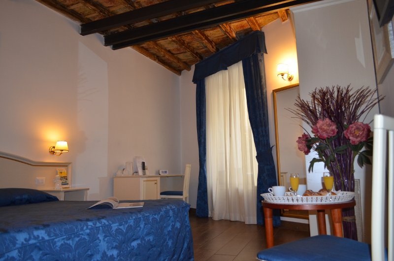 BEST SUITES PANTHEON - Prices & B&B Reviews (Rome, Italy)