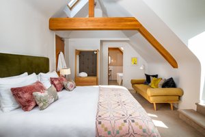 Room & Suite