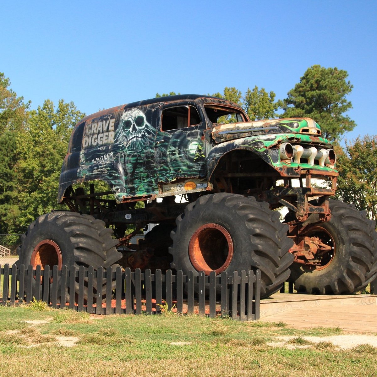 grave digger monster truck
