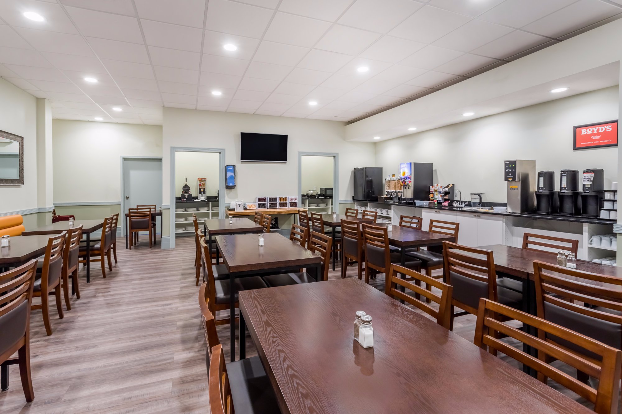 Hotel photo 7 of Ramada by Wyndham Hinton.