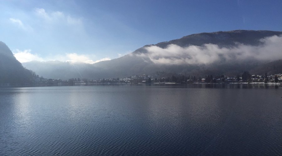Vista panoramica sulla romantica baia del Lago di Lugano