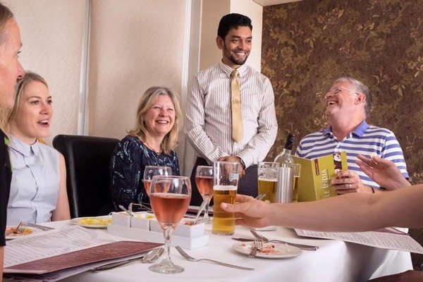 Helpful staff. Как сидеть в ресторане двум парам. Double Date at Restaurant