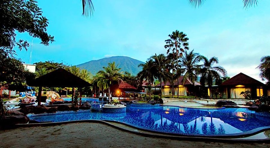 Outdoor laguna pool with view to Mount Gamalama
