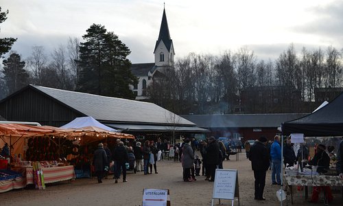 Marknadsgatan Brunskog Julmarknad - mot kyrkan