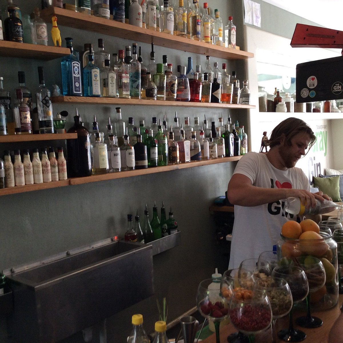 Джин бар. Ярославский Джин бар. The Gin Bar Capetown. Воскресенск Николаевская область бар Джин. Pool Bar Capetown.