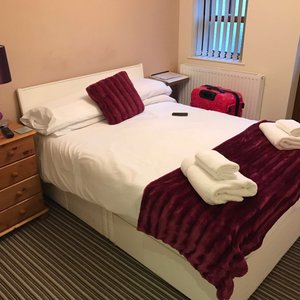 The room size is fine for 2 people and we even squeezed an air bed down the side for our daughte