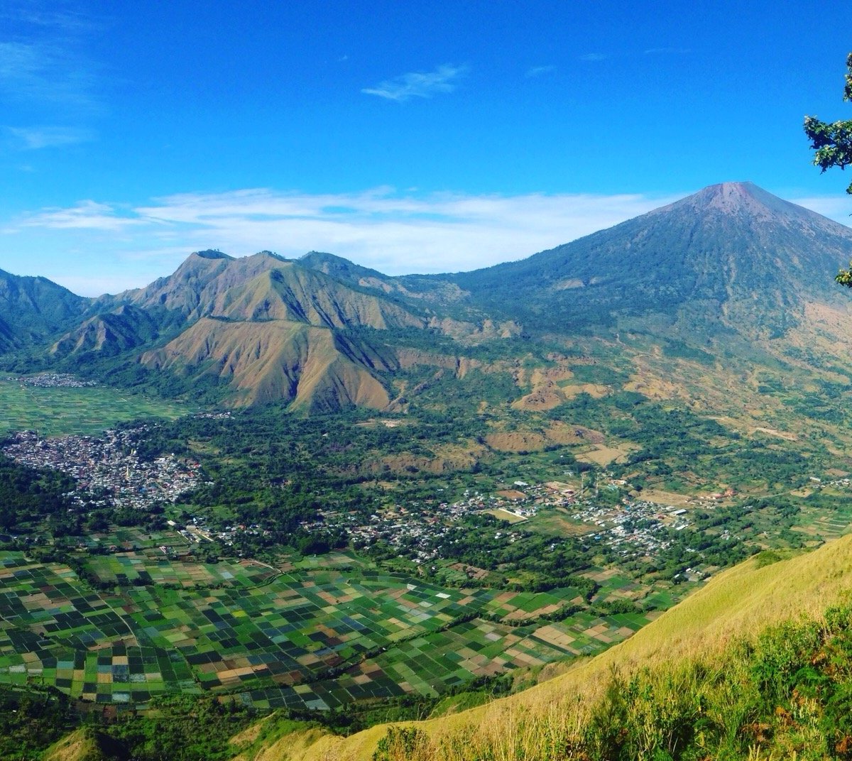 Pergasingan Hill Trekking Bliss with Breathtaking Rice Field Views.