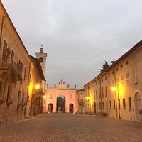 La prospettiva di via Vittorio Emanuele con l'Arco sullo sfondo