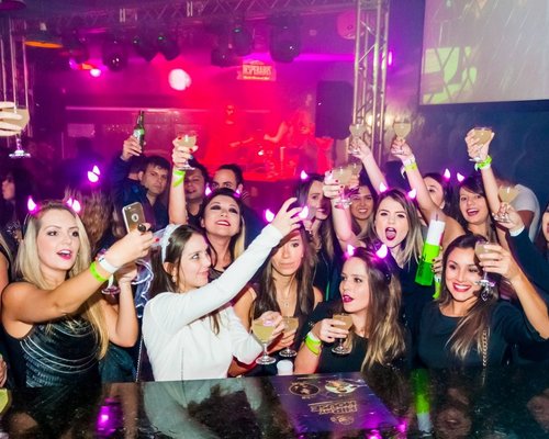 4 bares em Curitiba para fechar a noite do melhor jeito possível