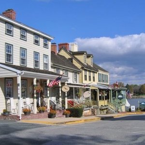 Fun shopping, great restaurants on the waterfront