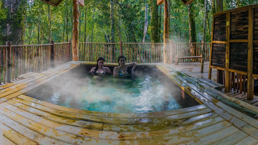 Tinas calientes a orillas del Río Pescado. 