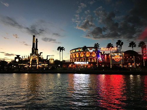 Rising Star at Universal CityWalk: Find your voice with the help