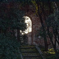 Palazzo Popaite, Portello lungo le antiche mura di Pordenone