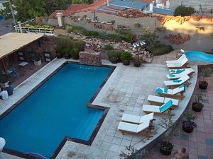 Hotel Tower Inn & Suites in San Rafael, image may contain: Pool, Water, Swimming Pool, Plant