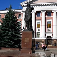 Памятник Петру I