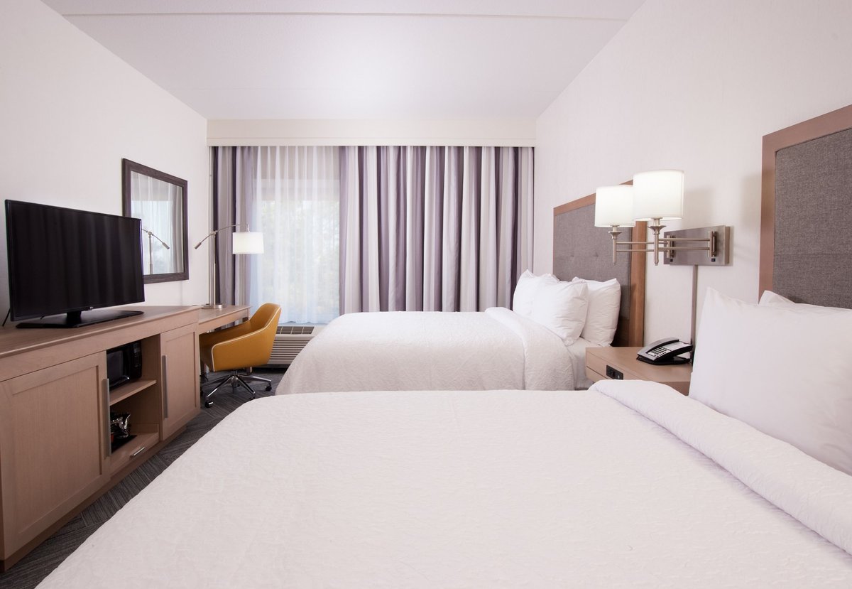 Hampton Inn & Suites by Hilton Augusta-Washington Rd - hotel rooms