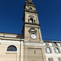 il campanile con l'orologio