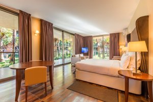 Room & Suite