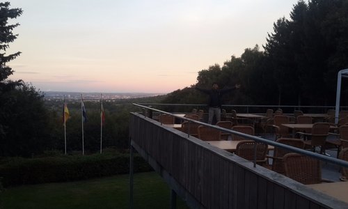 Melihat keindahan panorama dari Drielandenpunt