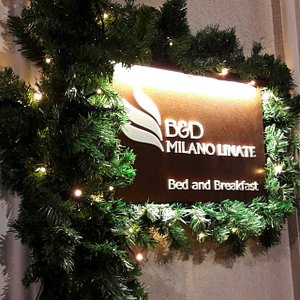 Insegna Bed Milano Linate addobbi Natale
