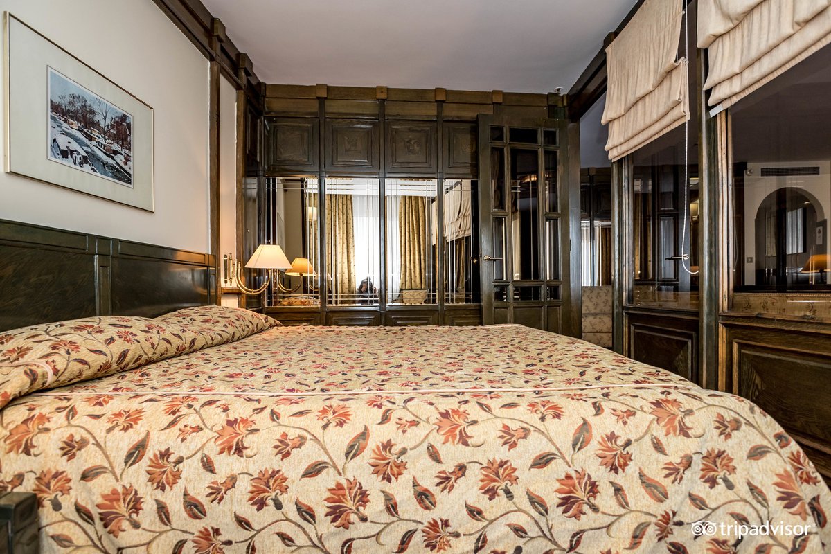 Royal hotel стамбул. Истанбул Роял отель. Истанбул Роял хотел Стамбул Турция. Istanbul Royal Hotel 4* (Лалели). Королевская гостиница.