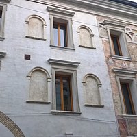 Facciata di Palazzo Crescendolo Milani